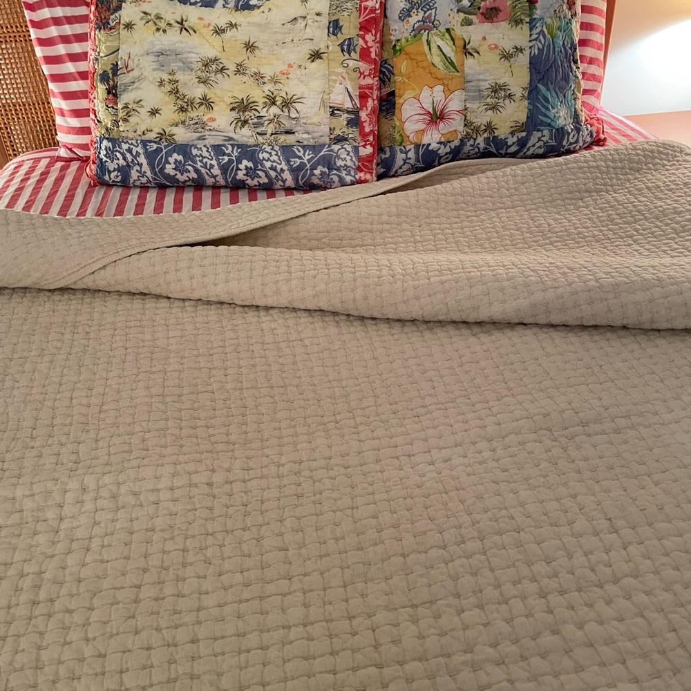 Pick-Stitch Handcrafted Cotton/Linen Quilt, Full/Queen, Flax